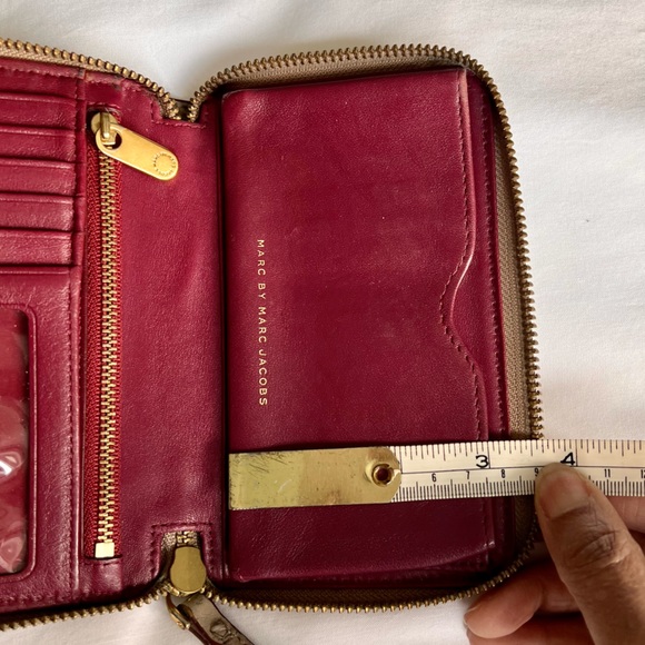 Marc Jacobs tan / burgundy phone case, card holder wristlet - Picture 7 of 7